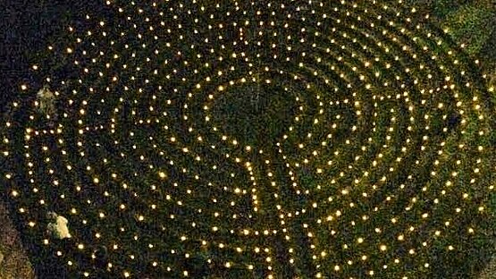 Lichterlabyrinth an der Bonifatiuskapelle in Kriftel