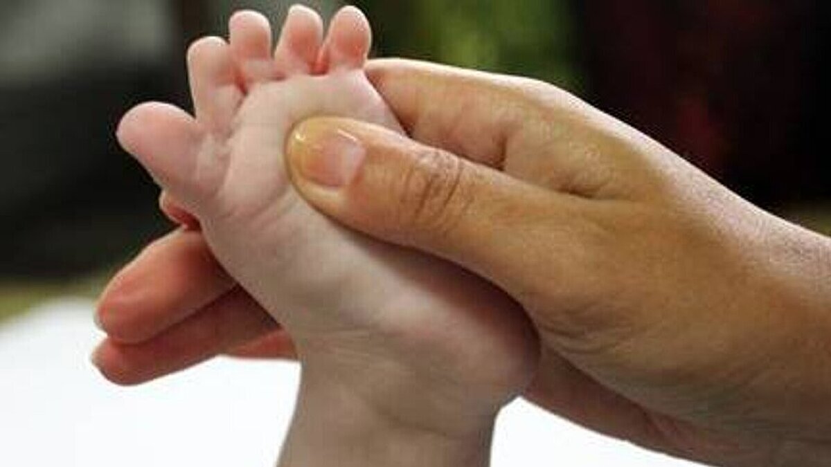 Japanische Babymassage